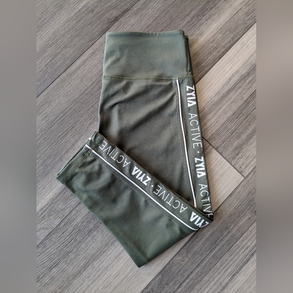 ZYIA Olive Light n Tight Logo Capri Leggings - Picture 2 of 5